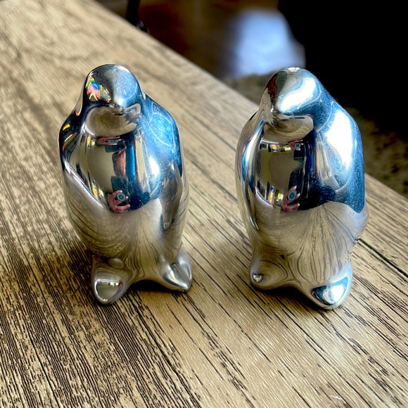 Other - Beautiful pewter penguin pair Made in Canada 🇨🇦